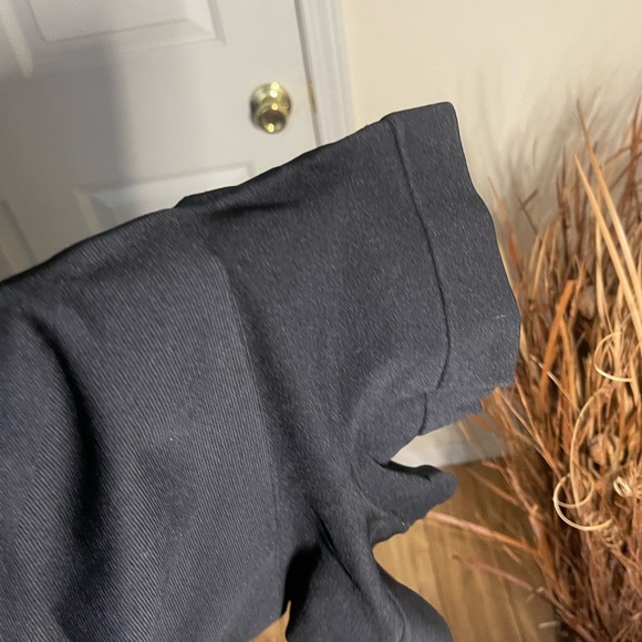 Spanx shorts like new condition and size small - Picture 5 of 5